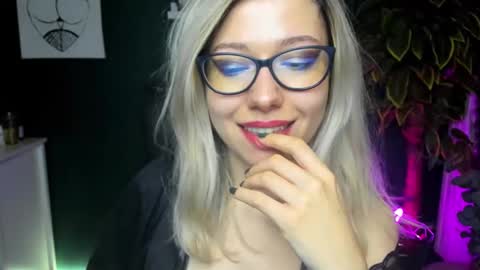 Snapshot of heidi_pleasure chatting on 12/05/24, 10:33 Heidi online show from 12/05/24, 10:33