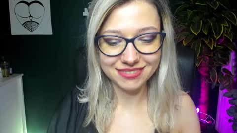 Snapshot of heidi_pleasure chatting on 12/05/24, 01:38 Heidi online show from 12/05/24, 01:38