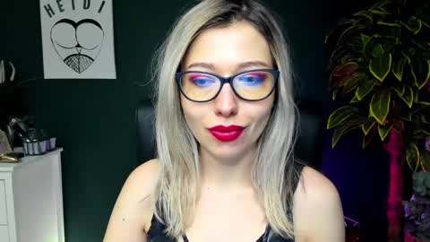 Snapshot of heidi_pleasure chatting on 12/17/24, 07:29 Heidi online show from 12/17/24, 07:29