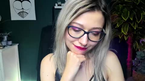 Snapshot of heidi_pleasure chatting on 12/17/24, 10:34 Heidi online show from 12/17/24, 10:34