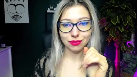 Snapshot of heidi_pleasure chatting on 12/18/24, 07:58 Heidi online show from 12/18/24, 07:58