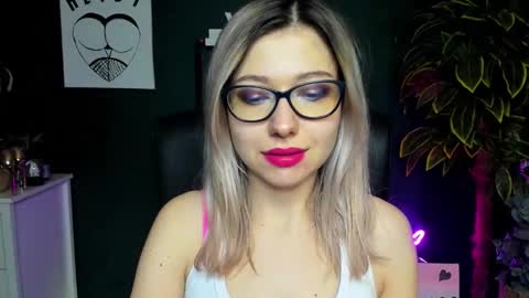 Snapshot of heidi_pleasure chatting on 12/30/24, 09:16 Heidi online show from 12/30/24, 09:16