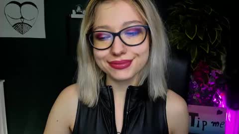Snapshot of heidi_pleasure chatting on 01/09/25, 11:14 Heidi online show from 01/09/25, 11:14