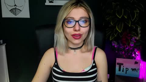 Snapshot of heidi_pleasure chatting on 01/13/25, 10:58 Heidi online show from 01/13/25, 10:58