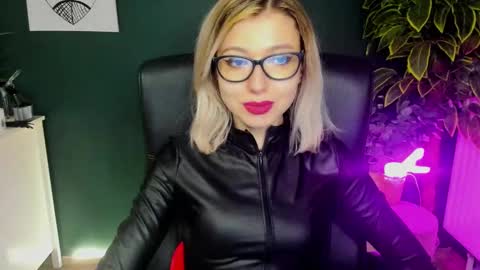Snapshot of heidi_pleasure chatting on 01/23/25, 09:08 Heidi online show from 01/23/25, 09:08