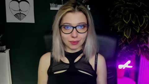 Snapshot of heidi_pleasure chatting on 01/24/25, 05:42 Heidi online show from 01/24/25, 05:42