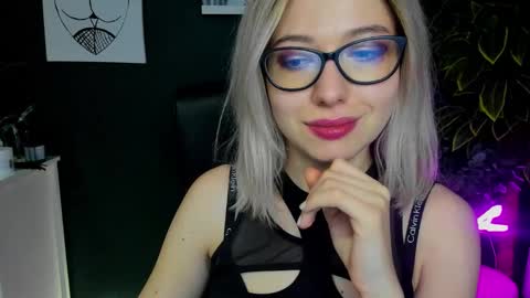 Snapshot of heidi_pleasure chatting on 01/24/25, 12:10 Heidi online show from 01/24/25, 12:10