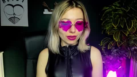 Snapshot of heidi_pleasure chatting on 02/06/25, 07:45 Heidi online show from 02/06/25, 07:45