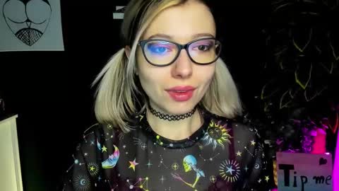Snapshot of heidi_pleasure chatting on 02/13/25, 07:24 Heidi online show from 02/13/25, 07:24