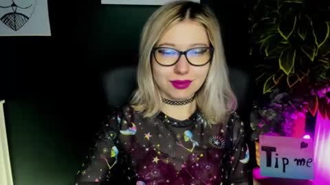 Snapshot of heidi_pleasure chatting on 02/17/25, 06:31 Heidi online show from 02/17/25, 06:31