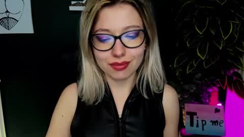 Snapshot of heidi_pleasure chatting on 02/18/25, 12:28 Heidi online show from 02/18/25, 12:28