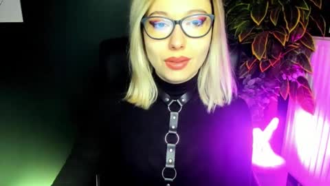 Snapshot of heidi_pleasure chatting on 02/20/25, 05:44 Heidi online show from 02/20/25, 05:44