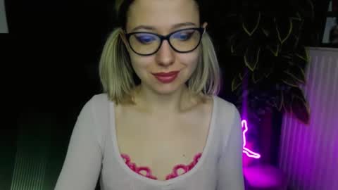 Snapshot of heidi_pleasure chatting on 03/12/25, 05:46 Heidi online show from 03/12/25, 05:46