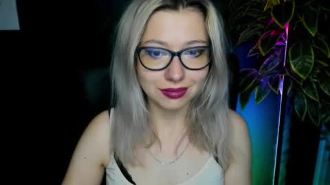 Snapshot of heidi_pleasure chatting on 09/17/25, 04:25 Heidi online show from 09/17/25, 04:25