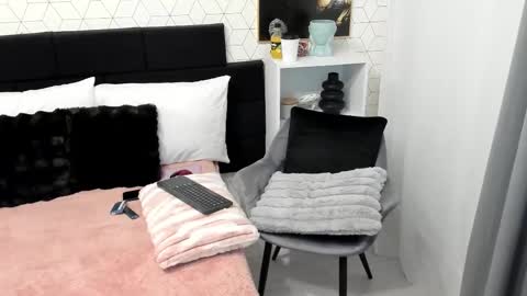 Snapshot of heidixcutie chatting on 02/17/25, 04:42 Heidi online show from 02/17/25, 04:42