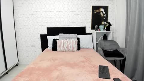 Snapshot of heidixcutie chatting on 11/05/25, 04:45 Heidi online show from 11/05/25, 04:45