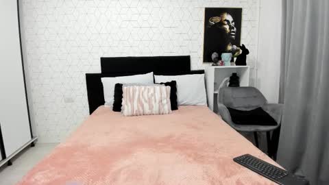 Snapshot of heidixcutie chatting on 11/06/25, 05:08 Heidi online show from 11/06/25, 05:08