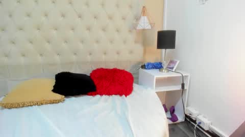 Snapshot of heleenhott_ chatting on 12/16/24, 06:38 hellen online show from 12/16/24, 06:38