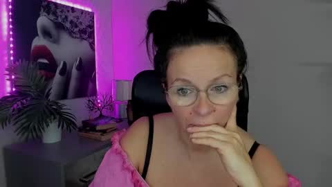 Snapshot of helen_79 chatting on 09/20/25, 06:36 Helen online show from 09/20/25, 06:36