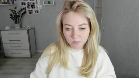 Snapshot of helen_angel_girl chatting on 10/06/25, 11:18 Helen sven online show from 10/06/25, 11:18