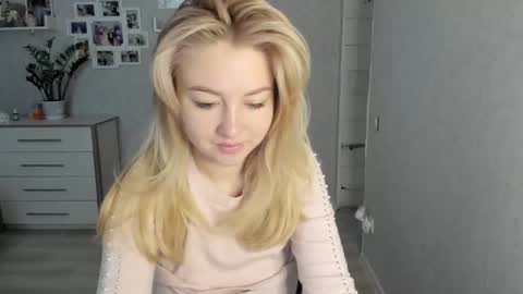 Helen sven online show from 10/08/25, 05:27