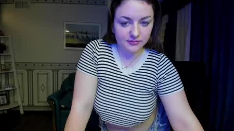 Snapshot of helen_elliot chatting on 01/24/25, 04:28 Helen Elliot online show from 01/24/25, 04:28
