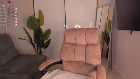 Helen online show from 10/18/25, 03:46