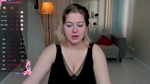Snapshot of helenhartt chatting on 10/20/25, 01:39 helenhartt online show from 10/20/25, 01:39