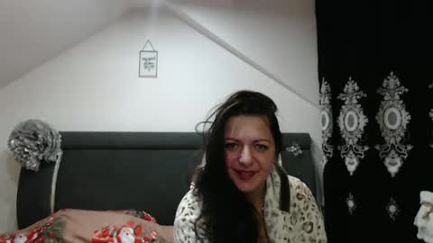 Snapshot of helenhh chatting on 12/24/24, 10:22 helenhh online show from 12/24/24, 10:22