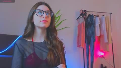Snapshot of helenmann_ chatting on 03/03/25, 06:04 online show from 03/03/25, 06:04