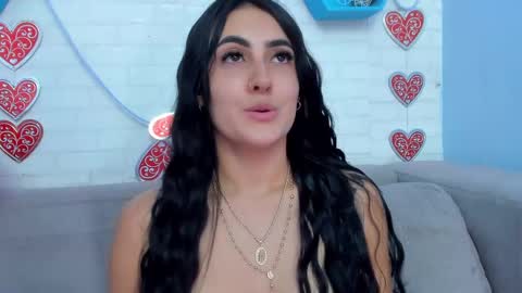 Snapshot of helenn_monroy1 chatting on 02/14/25, 05:57 online show from 02/14/25, 05:57
