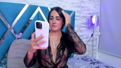 Snapshot of helenn_monroy1 chatting on 02/27/25, 11:10 online show from 02/27/25, 11:10