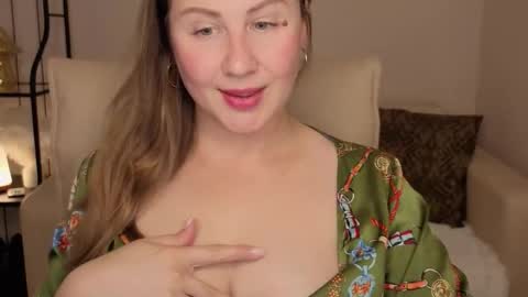 Snapshot of helens_lov chatting on 10/11/25, 01:49 Helen online show from 10/11/25, 01:49