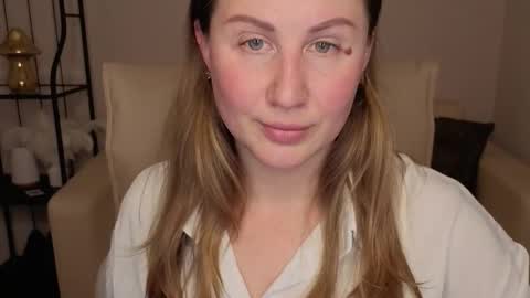 Snapshot of helens_lov chatting on 10/13/25, 07:52 Helen online show from 10/13/25, 07:52