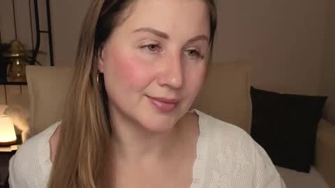 Snapshot of helens_lov chatting on 11/13/25, 01:59 Helen online show from 11/13/25, 01:59