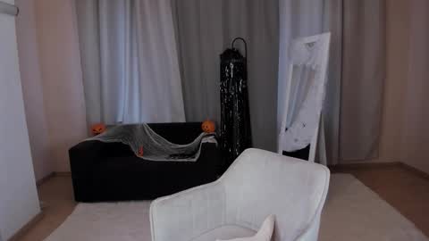 Helen online show from 10/27/25, 02:48