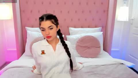 Snapshot of helentiny chatting on 11/07/25, 01:44 Helen online show from 11/07/25, 01:44