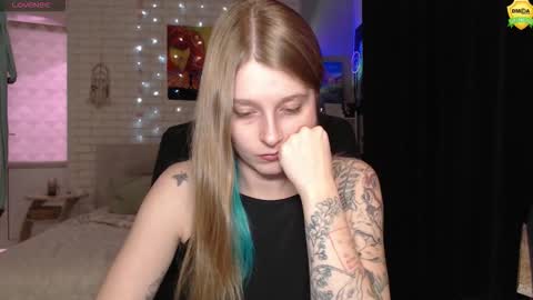 Snapshot of helenundersin chatting on 11/25/25, 08:42 Helen online show from 11/25/25, 08:42