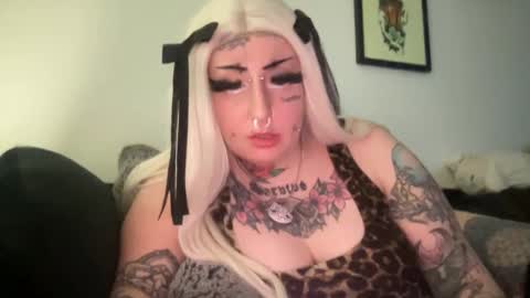 Snapshot of hell0kittyblood chatting on 02/21/25, 05:20 Bunnie Rotz online show from 02/21/25, 05:20