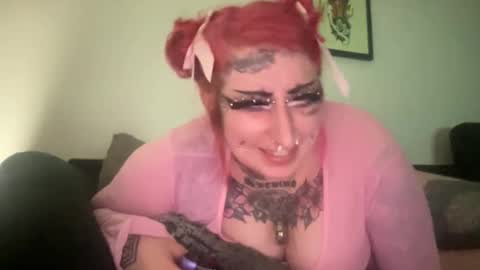 Snapshot of hell0kittyblood chatting on 02/23/25, 01:24 Bunnie Rotz online show from 02/23/25, 01:24