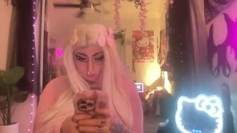 Snapshot of hell0kittyblood chatting on 02/23/25, 06:07 Bunnie Rotz online show from 02/23/25, 06:07