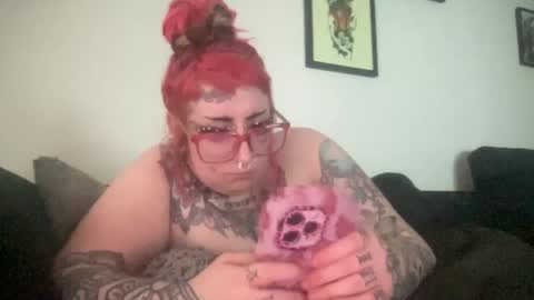 Snapshot of hell0kittyblood chatting on 02/23/25, 04:13 Bunnie Rotz online show from 02/23/25, 04:13