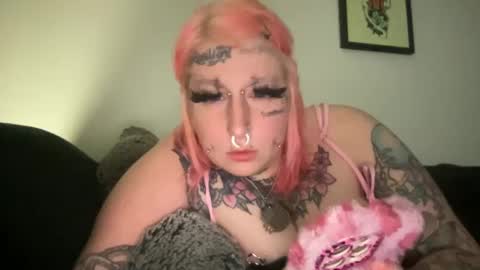 Snapshot of hell0kittyblood chatting on 03/02/25, 01:26 Bunnie Rotz online show from 03/02/25, 01:26