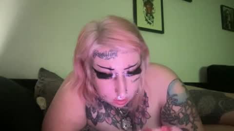 Snapshot of hell0kittyblood chatting on 03/09/25, 06:28 Bunnie Rotz online show from 03/09/25, 06:28