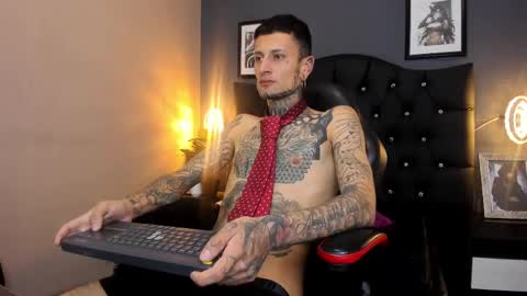 Snapshot of hellboyinked chatting on 09/24/25, 09:18 Liam online show from 09/24/25, 09:18