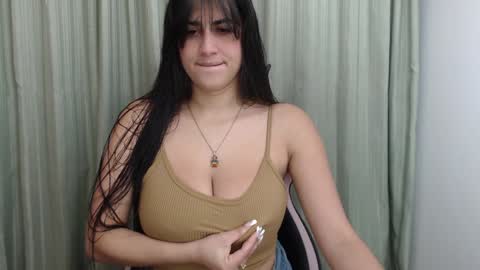 Snapshot of hellen_garcia chatting on 12/28/24, 08:36 Hellen online show from 12/28/24, 08:36