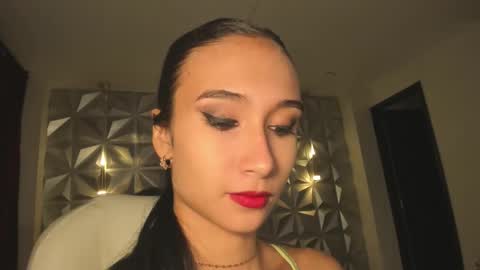 Snapshot of hellen_tease chatting on 11/24/25, 01:00 Hellen online show from 11/24/25, 01:00