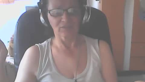 Snapshot of hellenmarie chatting on 09/20/25, 09:54 hellenmarie online show from 09/20/25, 09:54