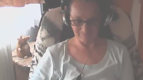 Snapshot of hellenmarie chatting on 10/14/25, 10:27 hellenmarie online show from 10/14/25, 10:27