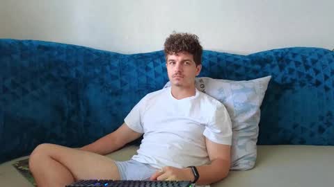 Snapshot of hellish_sugar chatting on 09/12/25, 07:30 Remy online show from 09/12/25, 07:30
